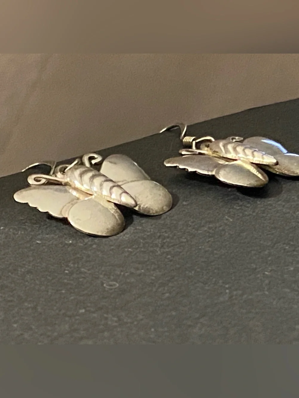 Vtg Sterling Silver Butterfly Hook Earrings Prominent Ribbed Body Smooth Wings